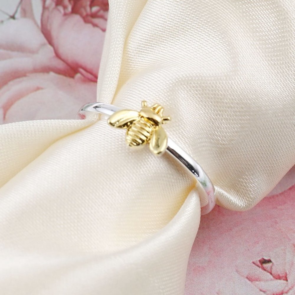 Dainty 18K Gold Honey Bee Insect Honeybee Ring - Picture 8 of 8